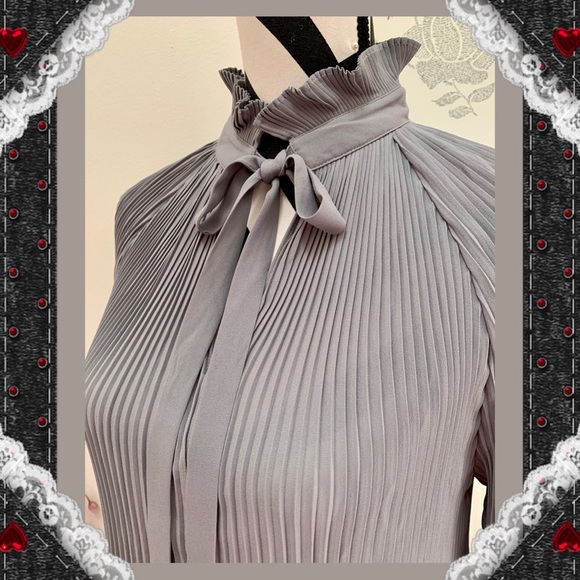 Banana Republic Tied Neck Pleated Blouse - Picture 6 of 8